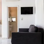 Pela Lägenhetshotell 3*