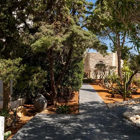 Apartmanhotel Pela 3*