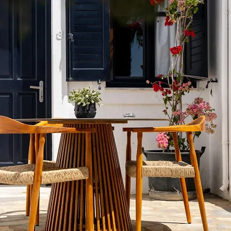 Pela Apartmanhotel Alikí