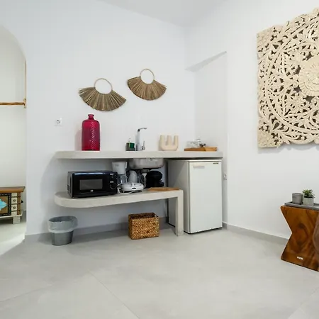 Pela Apartmanhotel Alikí