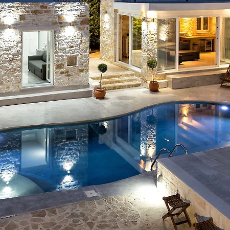 Apartmanhotel Pela 3*