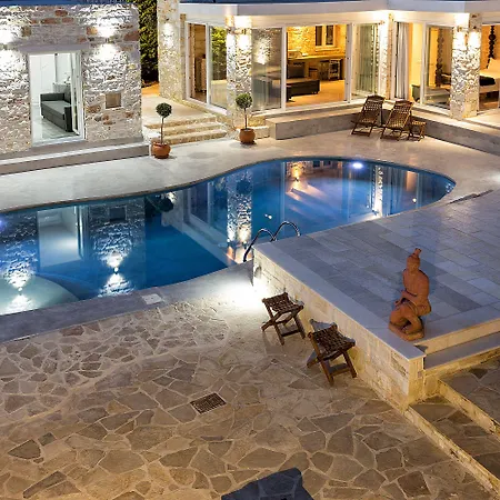 Apartmanhotel Pela Alikí