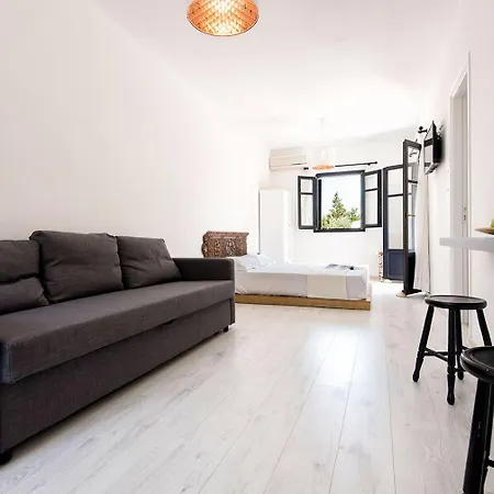 Pela Aparthotel