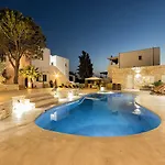 Pela Aparthotel