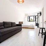 Pela Aparthotel