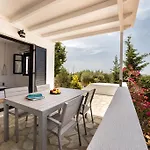 Aparthotel Pela 3*