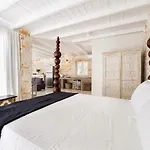 Pela Aparthotel Alikí