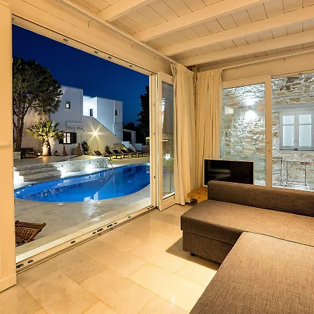 Pela Aparthotel 3*