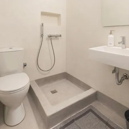 Pela شقة فندقية 3*