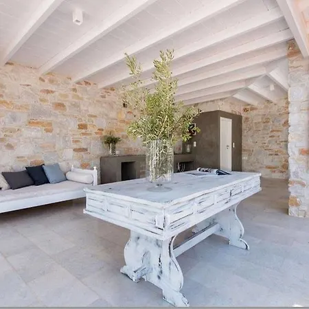 Pela Aparthotel Aliki (Paros)