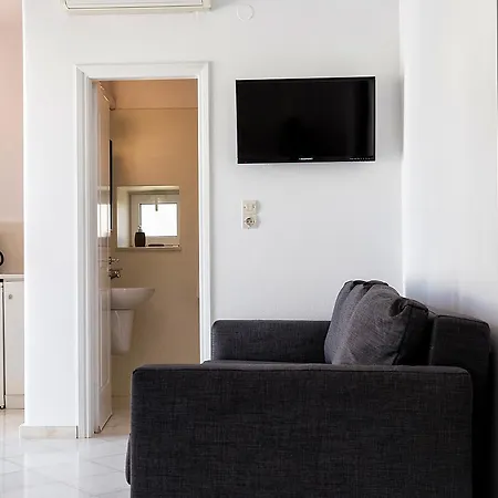 Pela Aparthotel 2*